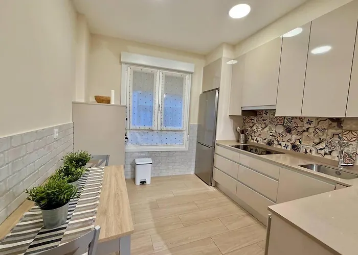 Itsasargi , En Pleno Casco Antiguo De * Bermeo