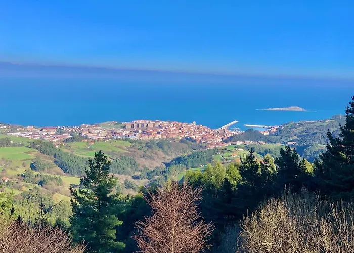 Itsasargi , En Pleno Casco Antiguo De Apartamento Bermeo