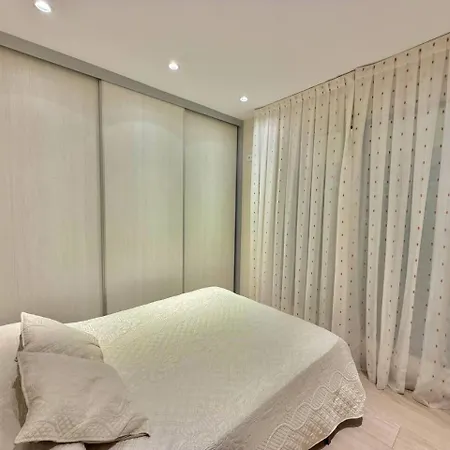 Itsasargi , En Pleno Casco Antiguo De * Bermeo