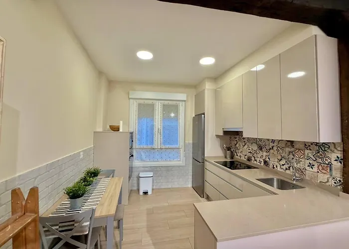 Itsasargi , En Pleno Casco Antiguo De *